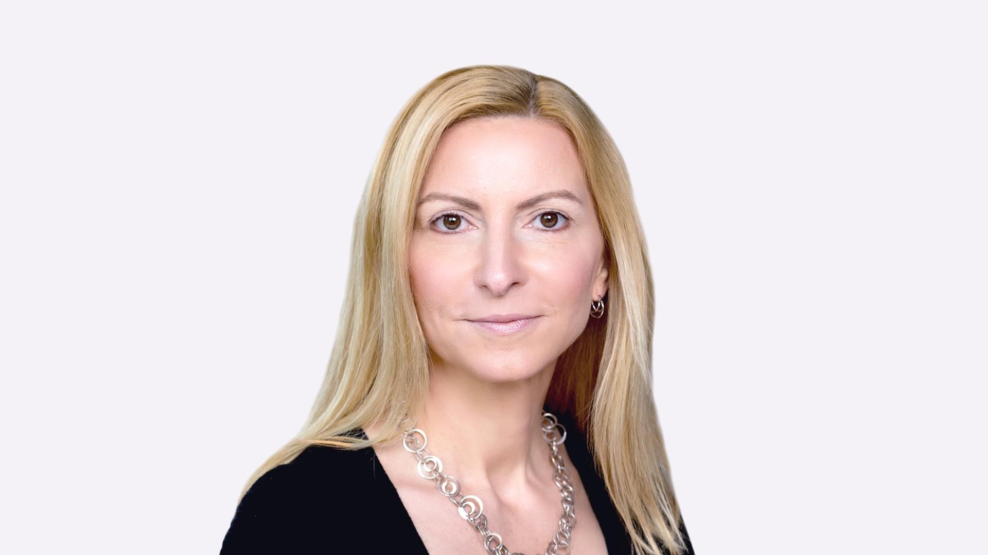 Headshot of Manuela Buxo